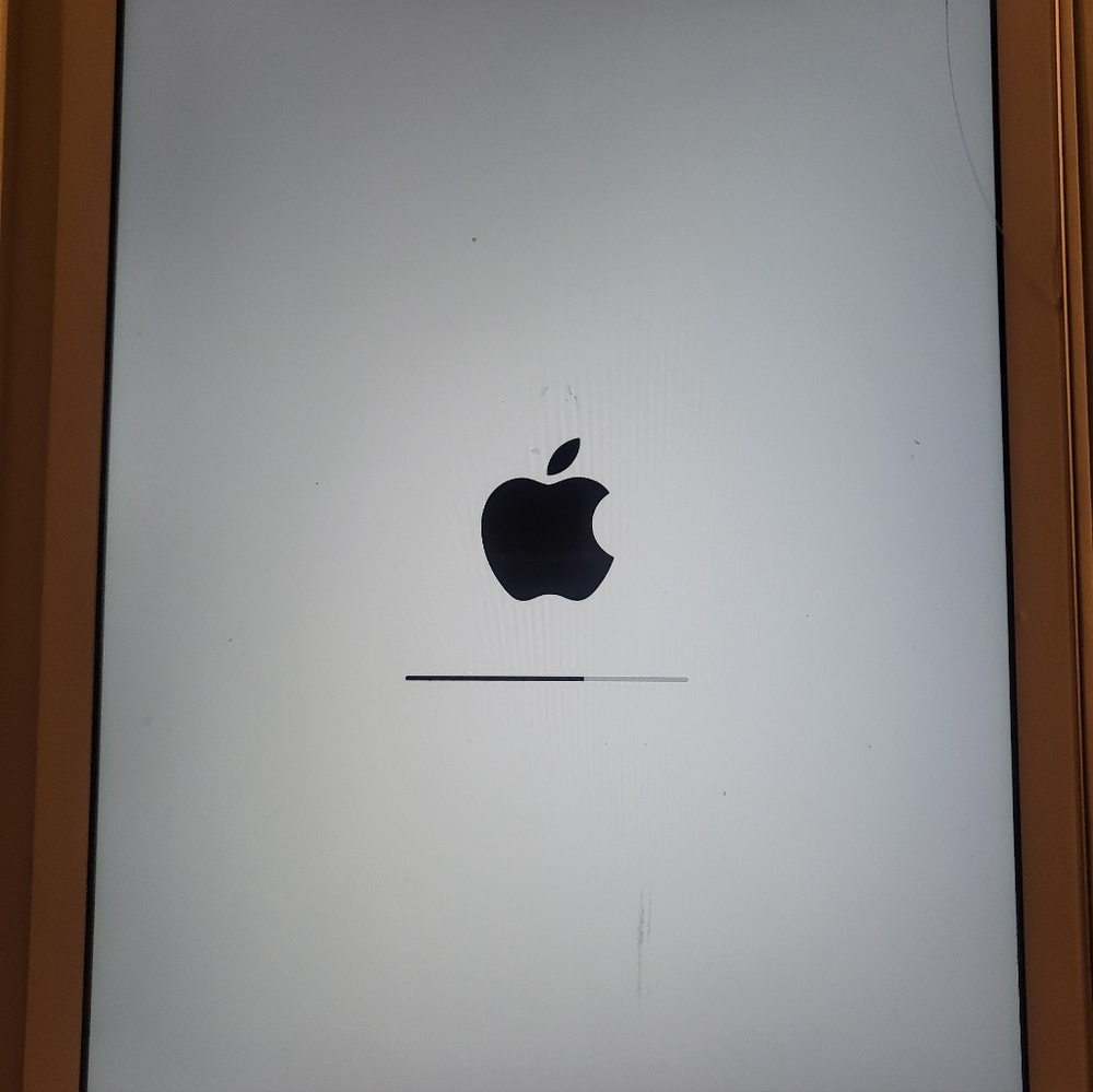 IPAD 5TH GENERATION with Protective Case - Picture 5 of 7
